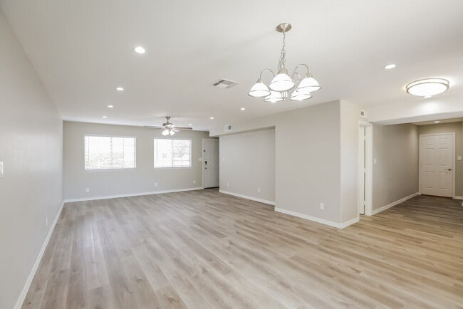 Building Photo - 9229 S Las Lomitas Pl