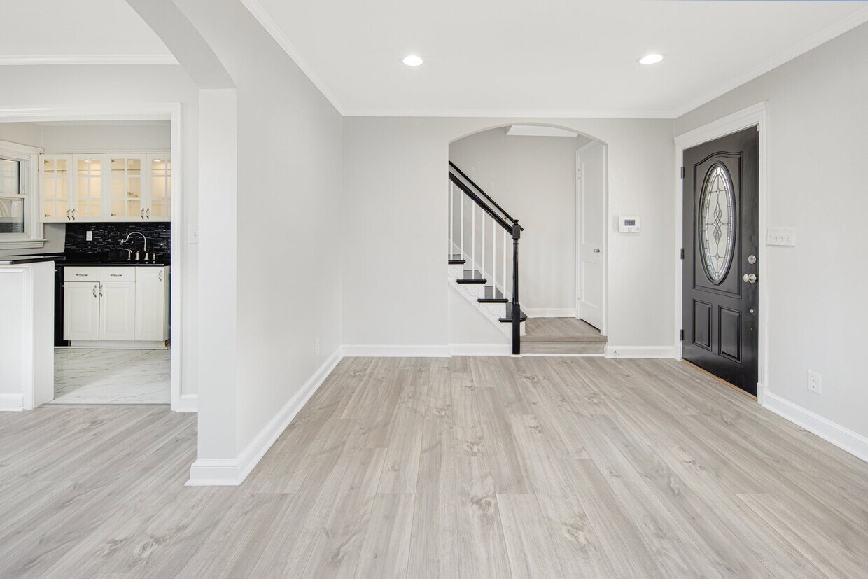 Foto principal - 1938 S St SE