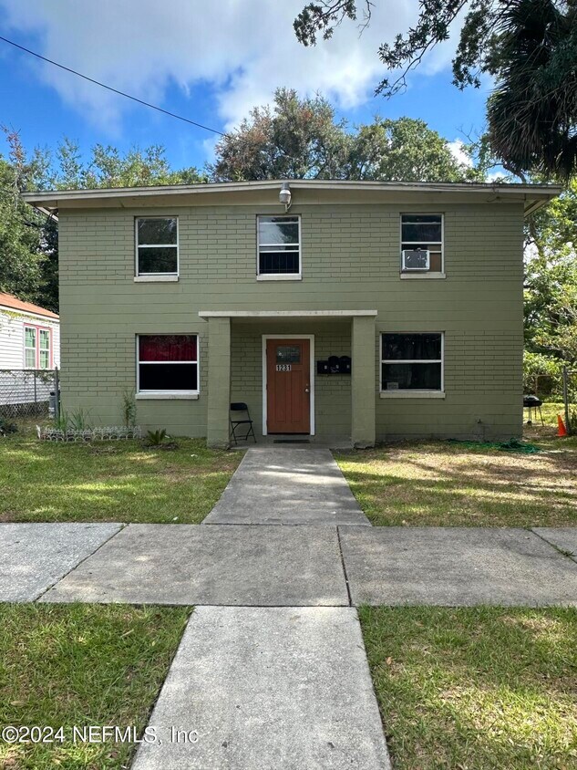 Foto principal - 1231 W 4th St