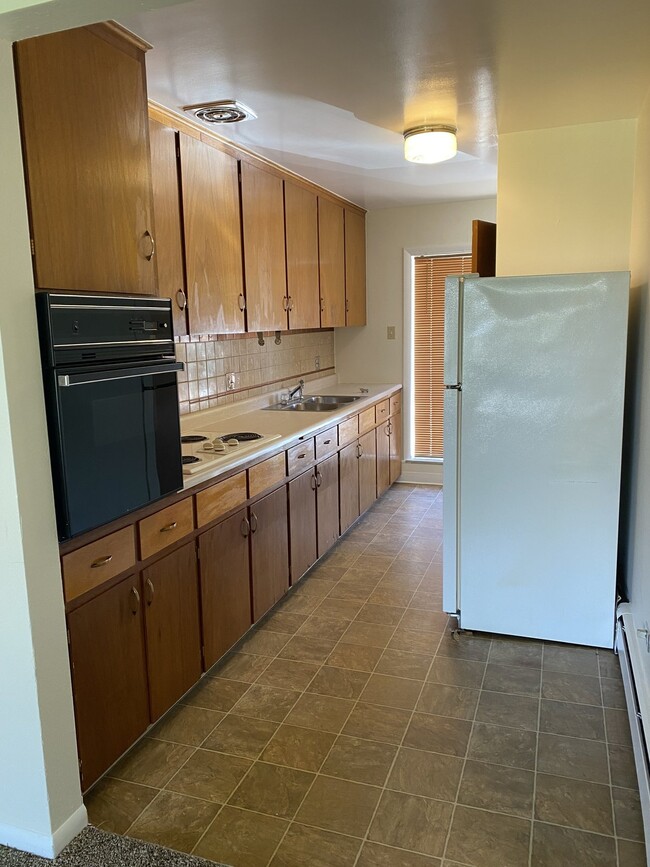 Building Photo - Prime Lakewood Location - 1 Bedroom - (821...