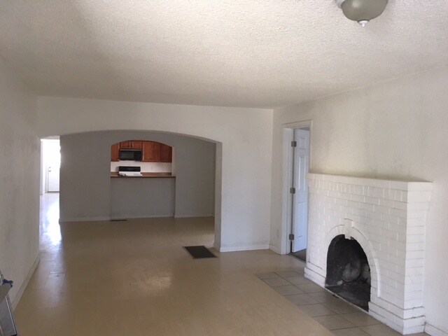Foto del edificio - 1118 N Yosemite Ave