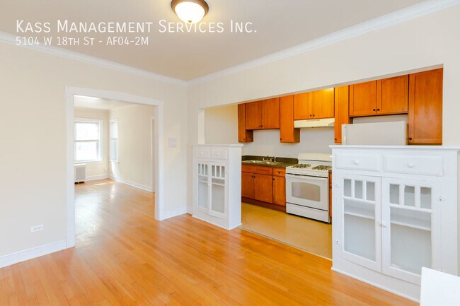 Building Photo - *INCOME RESTRITED*Spacious 1 bed in Cicero...