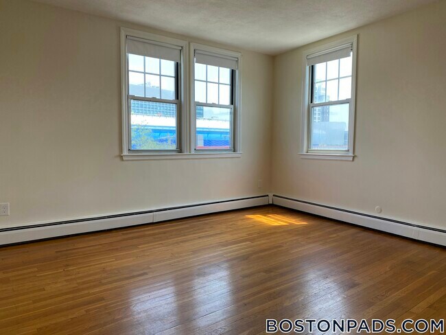 Building Photo - 160 N Beacon St