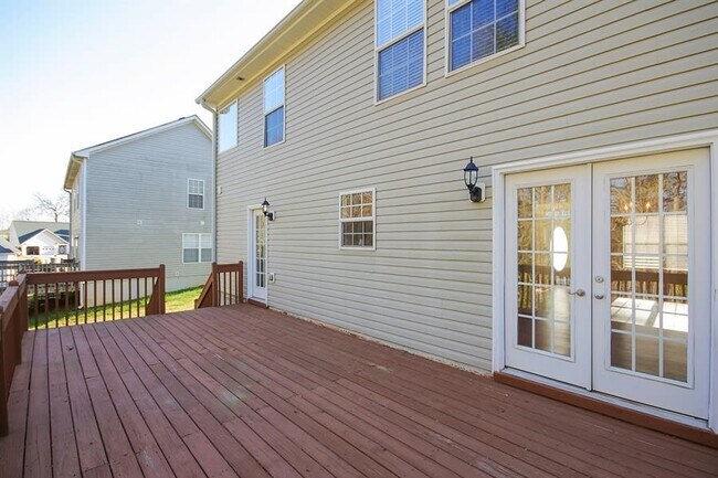 Building Photo - 204 Mackenzie Ct