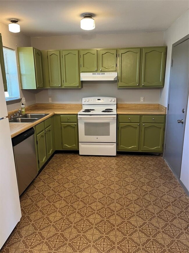 Building Photo - 705 Guadalimar St