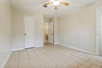 Building Photo - 2623 Foliage Green Dr