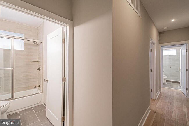 Foto del edificio - 5412 Chancellor St