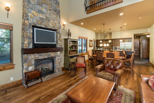 Building Photo - 65690 Adventure Ct