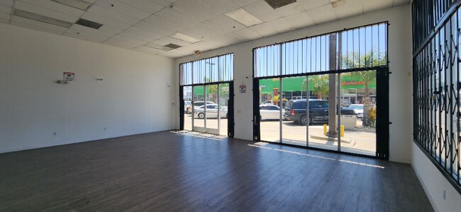 Foto del edificio - 8332 Sepulveda Blvd