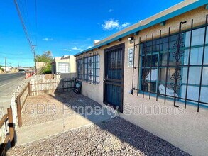 Building Photo - 1715 Griegos Rd NW