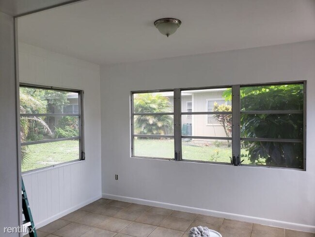 Foto del edificio - 2 br, 2 bath Apartment - 7217 Manatee Ave