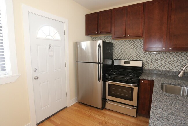 Foto del edificio - 4422 N Wolcott Ave