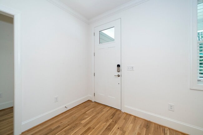 Foto del edificio - 3904 Avent Ferry Rd