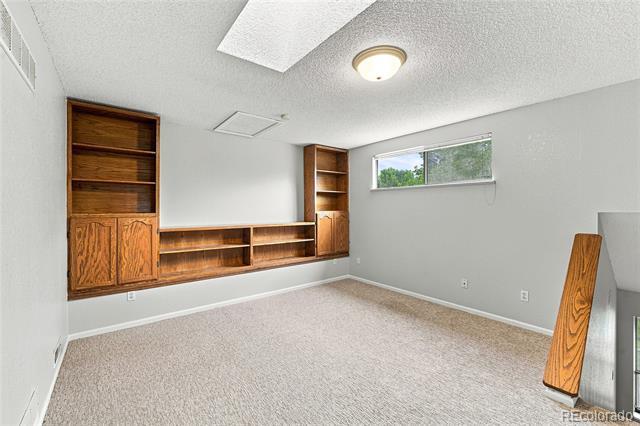 Building Photo - 6242 Willow Ln
