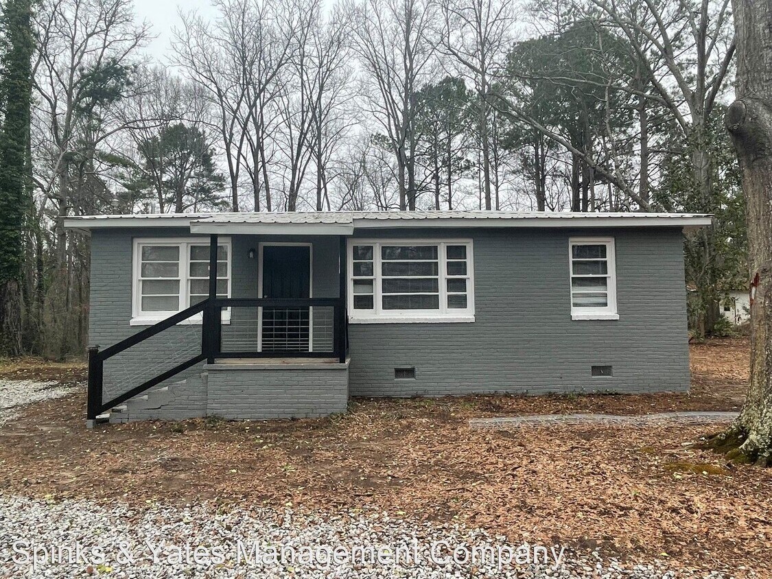 2 br, 1 bath House 20 Cedarcrest Rd. House Rental in LaGrange, GA