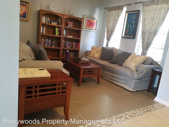Foto del edificio - 9627 Oak Glade Ave