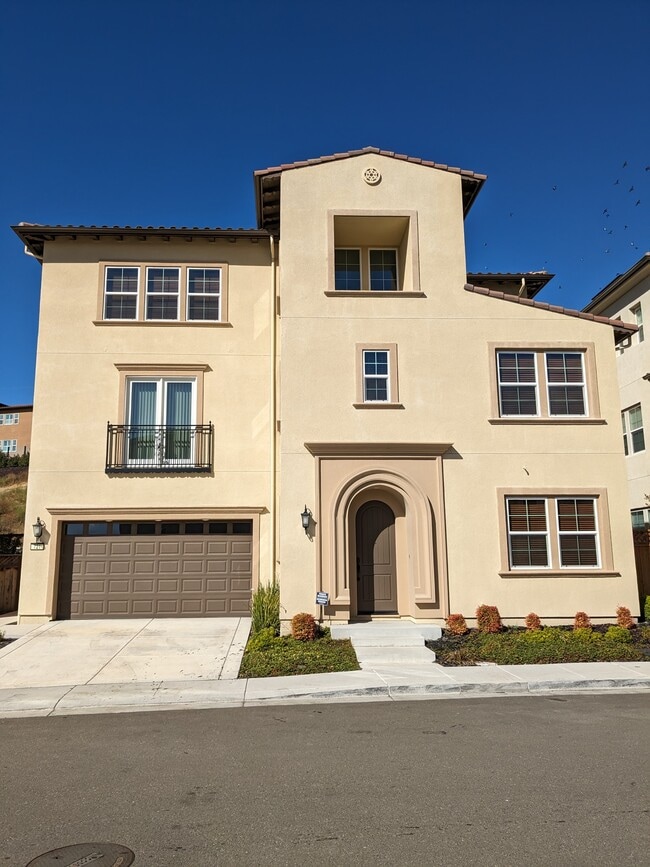 Building Photo - 721 Roseum Ct