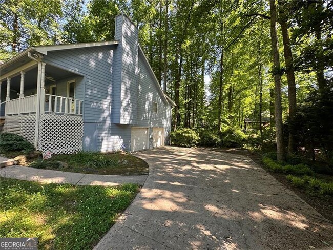 Foto del edificio - 240 White Pines Dr