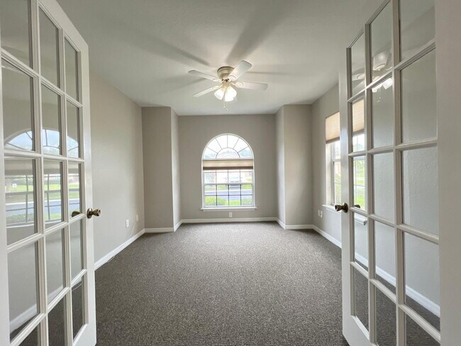 Building Photo - **MOVE-IN SPECIAL 2 WEEKS FREE IN SEPTEMBE...
