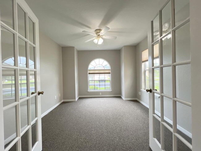 Building Photo - **MOVE-IN SPECIAL 2 WEEKS FREE IN SEPTEMBER***Beautiful 3 BD 2 BATH Home in Gated Community