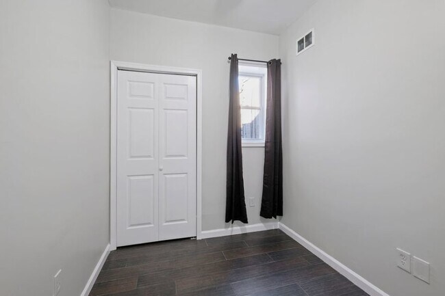 Foto del edificio - 2356 N Colorado St