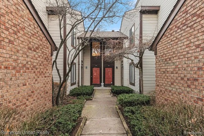 Building Photo - 24333 Evergreen Rd