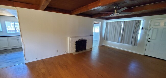 Building Photo - Cozy Stockton 4 Bedroom 2 Bath Single Stor...