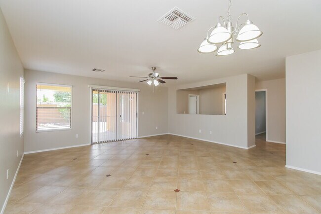 Foto del edificio - 5743 E Flossmoor Cir