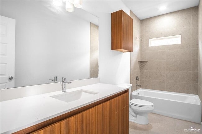 Building Photo - 11 N Onyx Ave