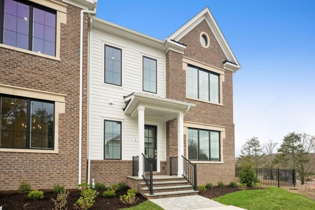 Building Photo - 1 Dewitt Dr