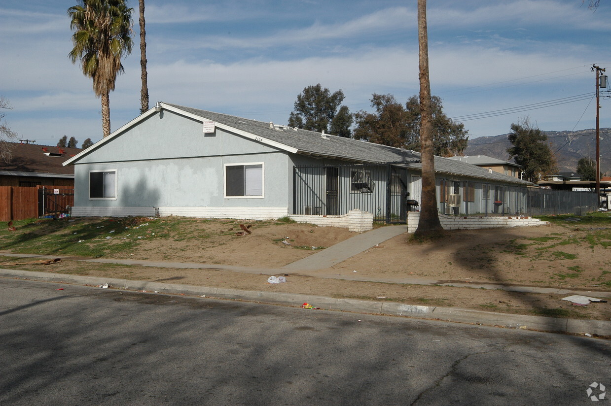 Primary Photo - 2104 E Sunrise Ln