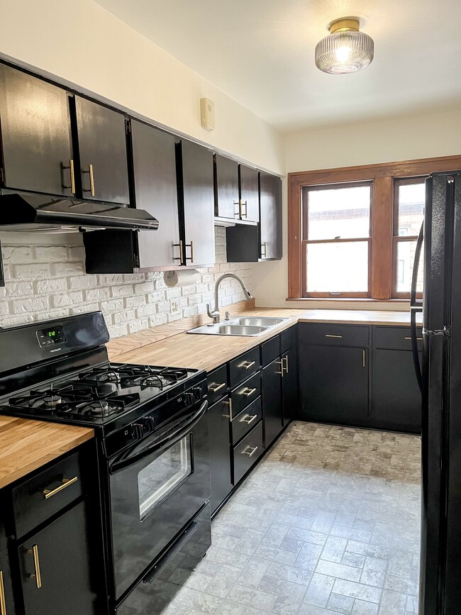 Building Photo - 4128 W McKinley Ct