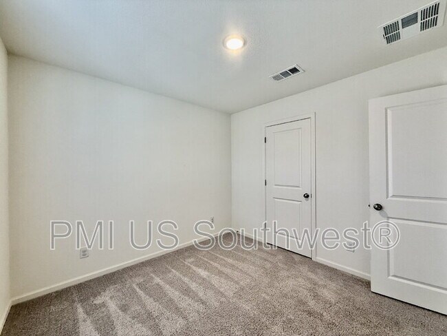 Foto del edificio - 2167 Cottonwood Crk Cir