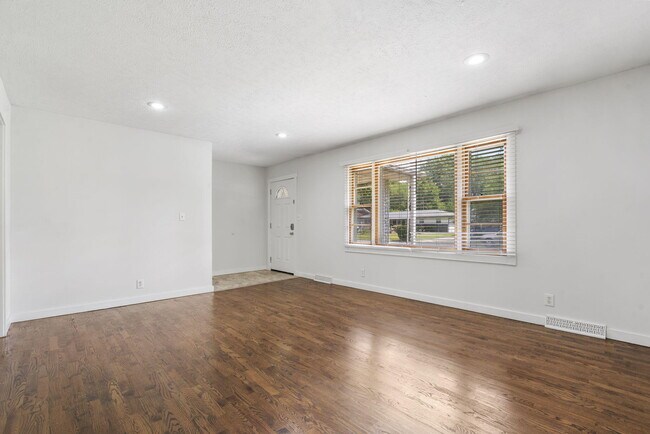 Building Photo - 2345 S Hampton Ave