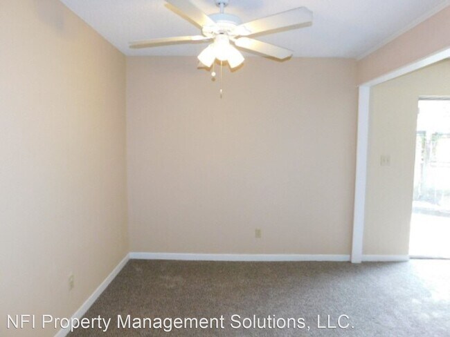 Building Photo - 8415 Williamsburg Cir