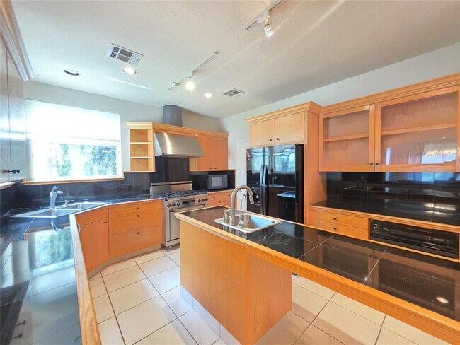 Building Photo - 9260 Deepwater Dr
