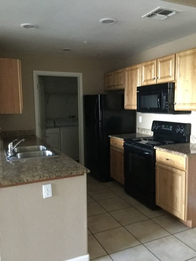 Building Photo - Condo For Rent in Turlock
