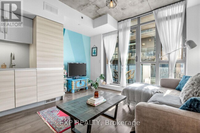 Photo du bâtiment - 8 Gladstone Ave