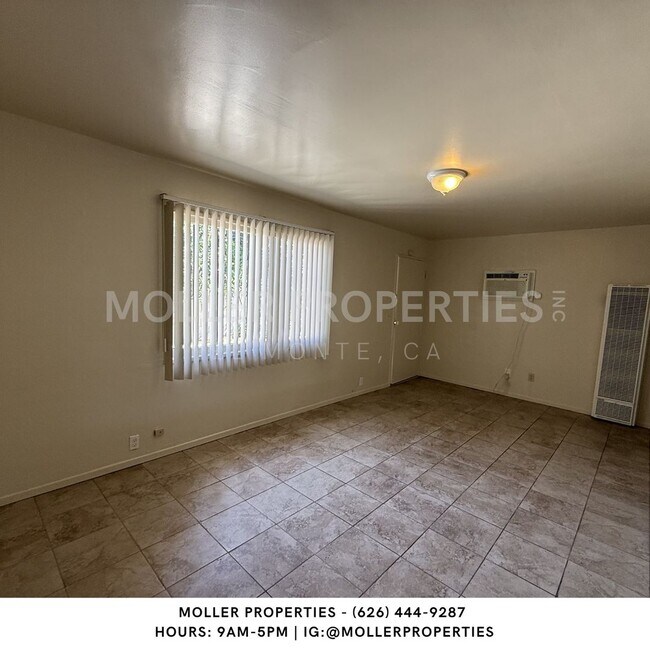 Foto del edificio - 12124 Roseglen St