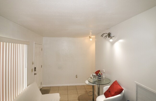 Building Photo - 2300 SW 43rd Street - C