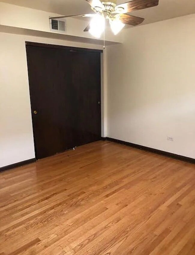 Foto del edificio - 344 Yates Ave