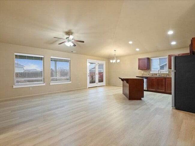 Building Photo - 506 Manzanita Ln