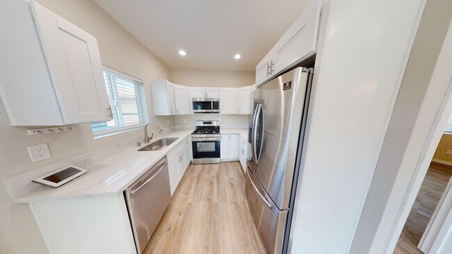 Foto del edificio - 4 bed house on Adobe!