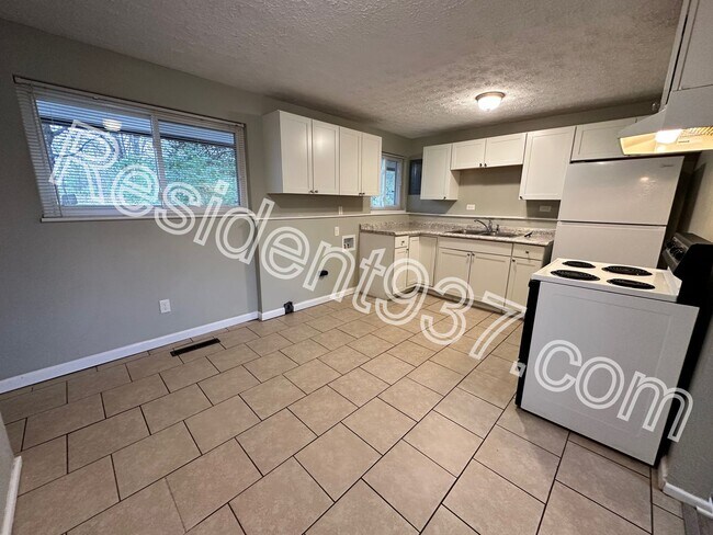 Foto del edificio - 4 Bed 2 Bath