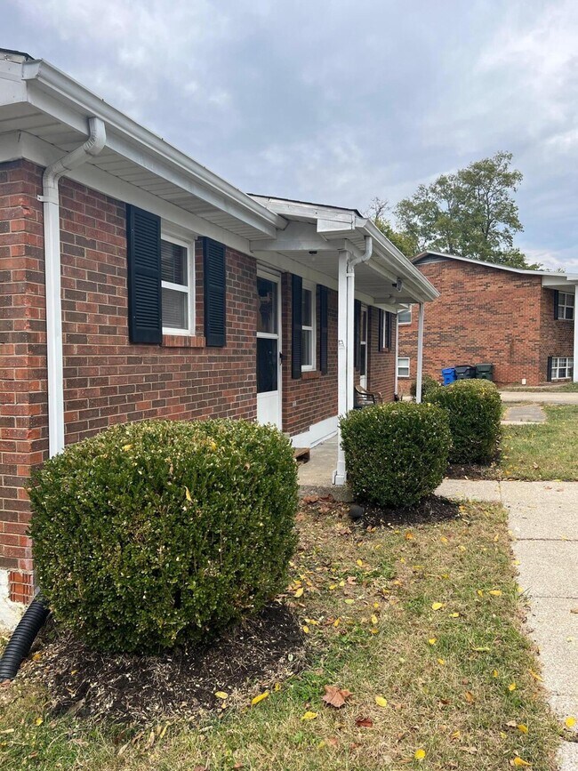 Building Photo - 1350 Dix Dr