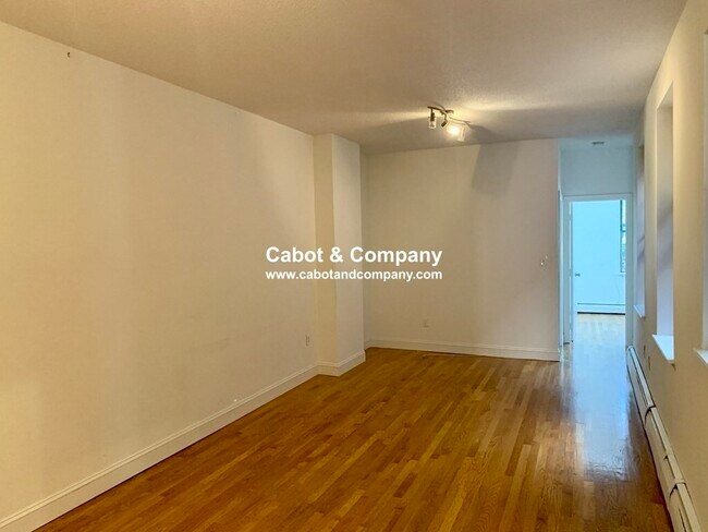 Foto del edificio - 213 E Berkeley St