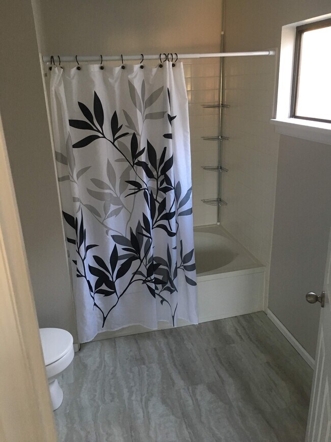 Foto del edificio - 4935 Twin Lakes Rd