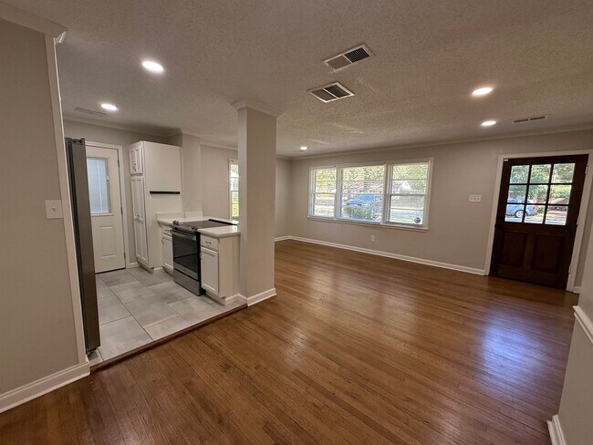 Foto del edificio - 1409 Dearing Rd