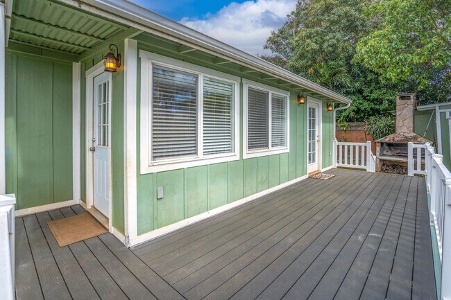 Building Photo - Remodeled & Unfurnished 3 Bed/1.5 Bath Hou...