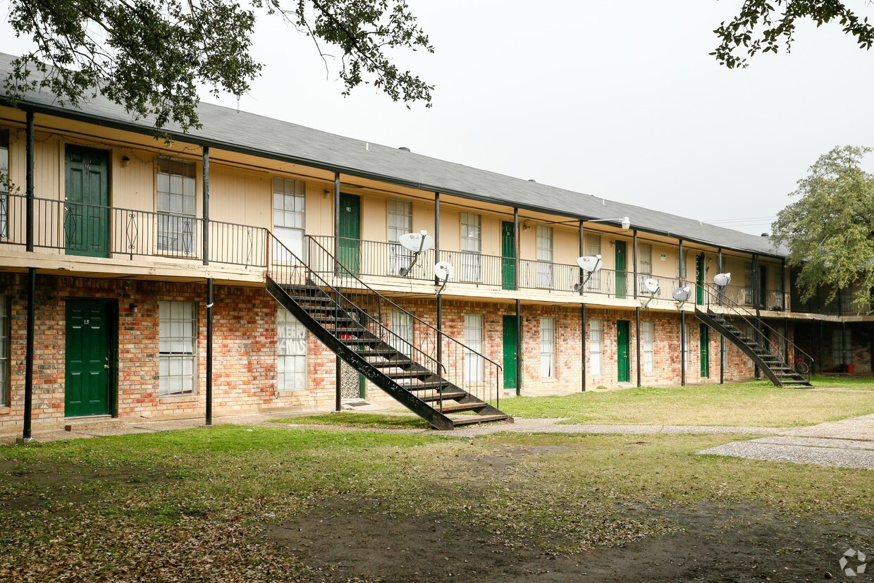 Primary Photo - Lenora Apartments